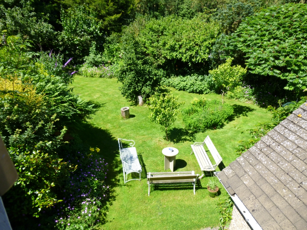 Cotswold bed and breakfast garden Number One Fulbrook